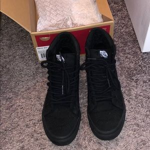 Size 7.0 women’s black high top vans
